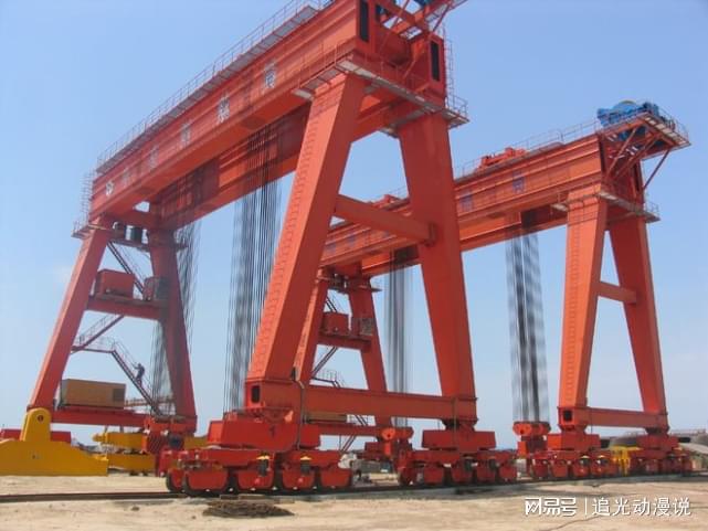 中国造出全球最大龙门吊,一次起重2万吨,再创世界纪录
